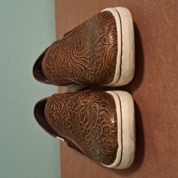 Ariat Embossed Leather Slip On Shoes Brown Size 6.5 - Picture 3 of 8